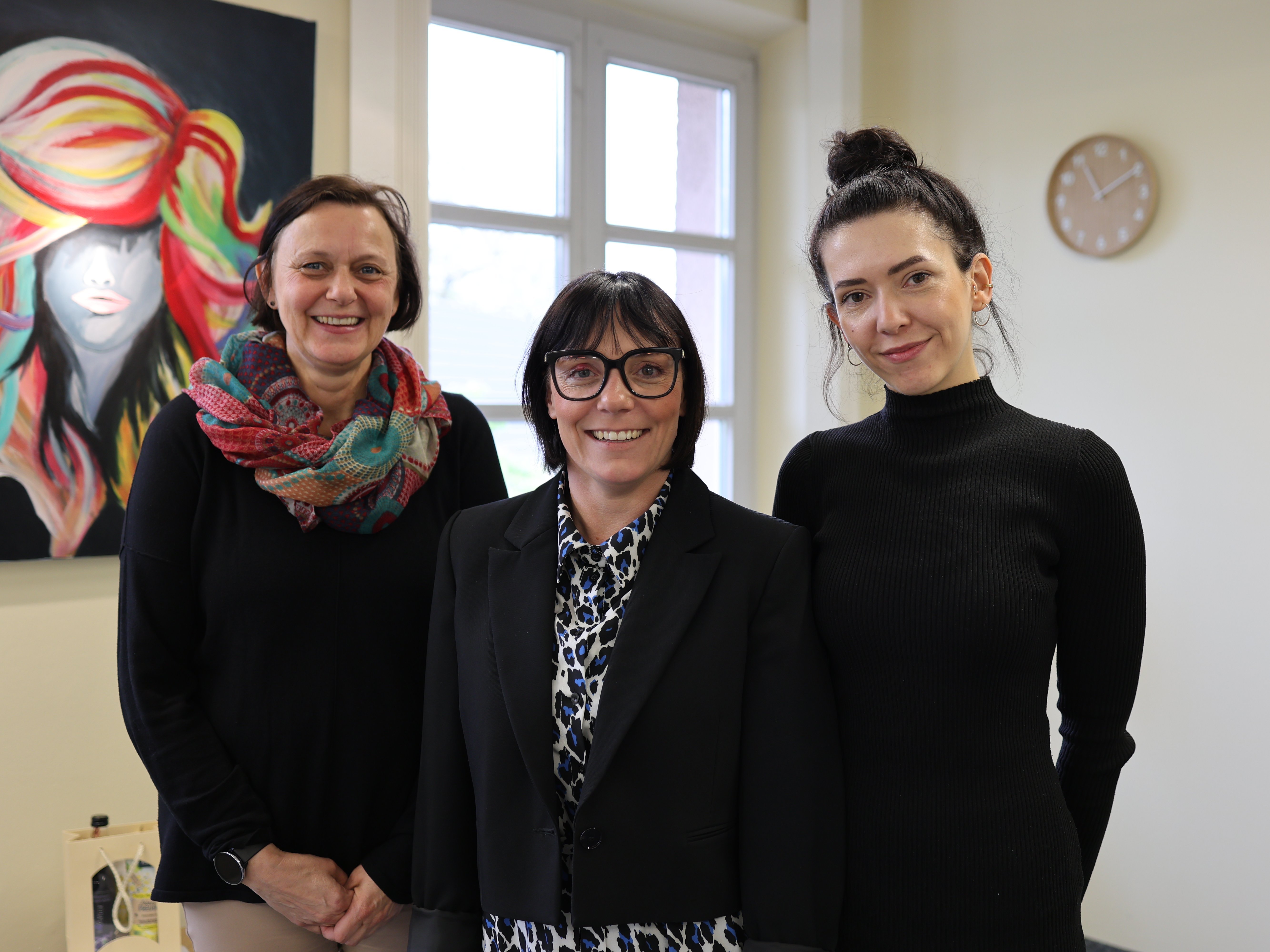 von links: Kerstin Hegner, Erste Bürgermeisterin Sarah Höfler, Sarah Schenk