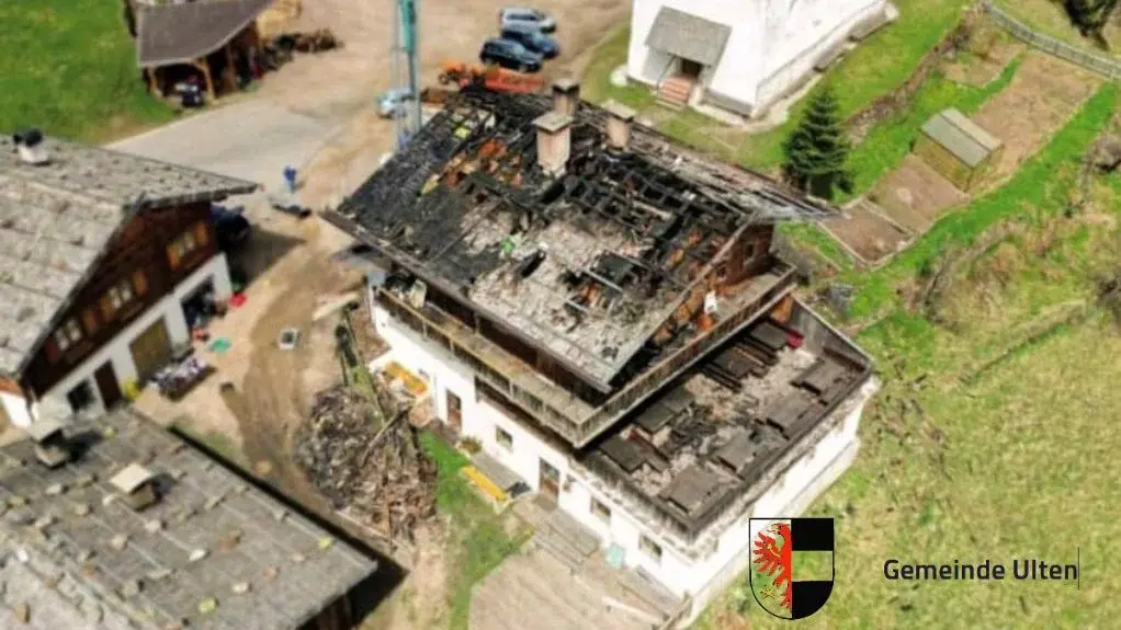Bild des abgebrannten Gasthofs im Ultental